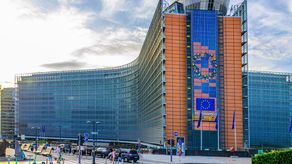 Comisión Europea saca a Panamá y Gibraltar de su lista de países con riesgo de blanqueo