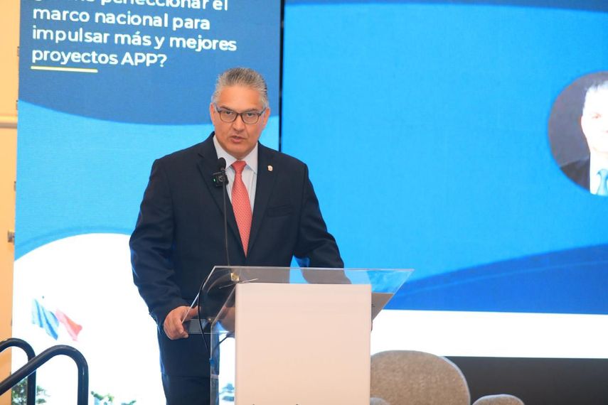 Panamá refuerza su estrategia para atraer inversión privada