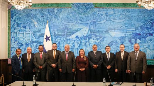 Los diputados de CD se reunieron con Mulino en la Presidencia. Los diputados de CD se reunieron con Mulino en la Presidencia.