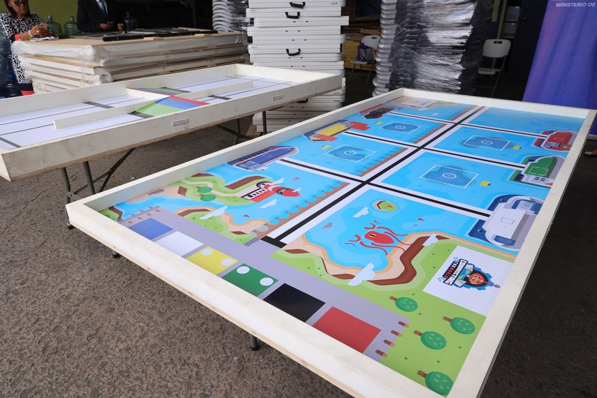 Meduca entregó 100 mesas de robótica a escuelas, como herramienta para que los estudiantes apliquen sus conocimientos y habilidades. Meduca entregó 100 mesas de robótica a escuelas, como herramienta para que los estudiantes apliquen sus conocimientos y habilidades.