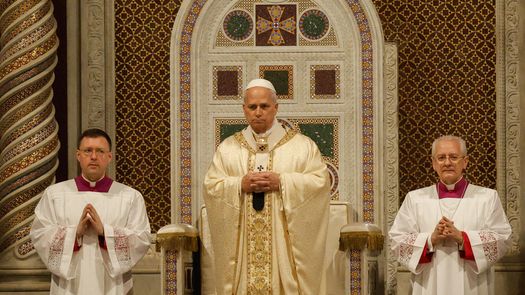 El papa León XIV lamentó este jueves la existencia de una humanidad de rodillas por tantos ejemplos de brutalidad, en su homilía de la misa de la Cena del Señor que celebró en la Basílica de San Juan de Letrán, donde lavó los pies a doce sacerdotes romanos. El papa León XIV lamentó este jueves la existencia de una humanidad de rodillas por tantos ejemplos de brutalidad, en su homilía de la misa de la Cena del Señor que celebró en la Basílica de San Juan de Letrán, donde lavó los pies a doce sacerdotes romanos.