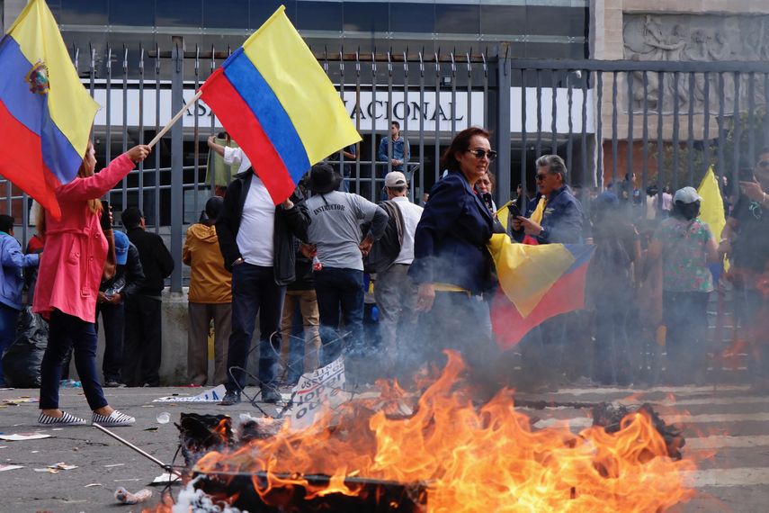 El candidato presidencial de Ecuador Daniel Noboa denunció este jueves que salió ileso de un atentado con disparos. El candidato presidencial de Ecuador Daniel Noboa denunció este jueves que salió ileso de un atentado con disparos.