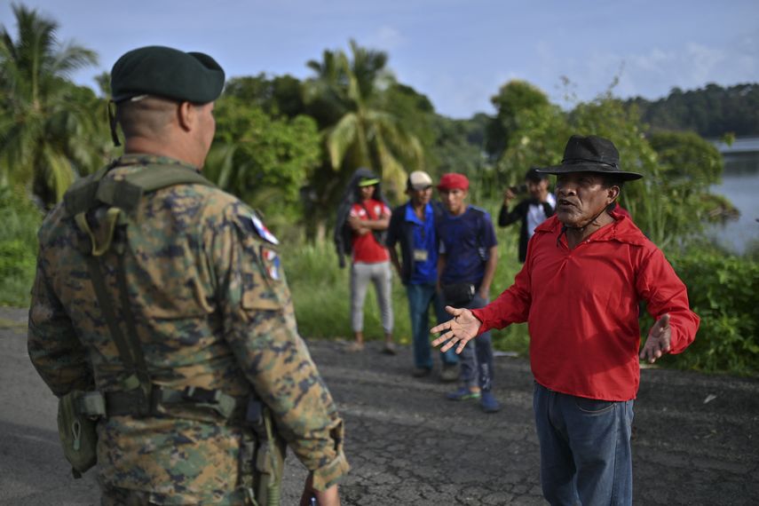 La crisis en Panamá se agudizó el miércoles con cortes de rutas que impidieron la llegada de alimentos a la capital, intentos de saqueos y sin un acuerdo entre el gobierno y manifestantes para detener las protestas.