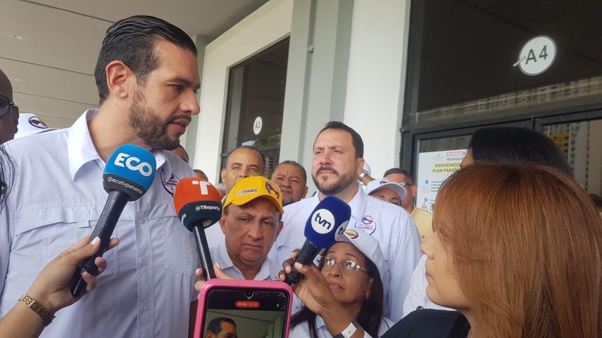 Willie Bermúdez dice que la próxima semana anunciará fórmula