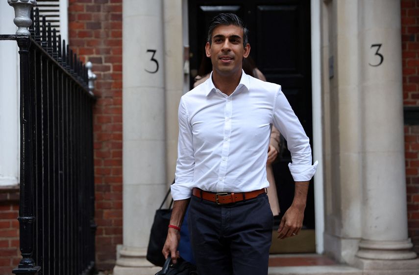 El exministro de Finanzas británico Rishi Sunak es el favorito para ser designado, quizás a partir de este mismo lunes, nuevo jefe de gobierno en el Reino Unido, en reemplazo de Liz Truss tras la decisión de Boris Johnson de no presentar su candidatura.