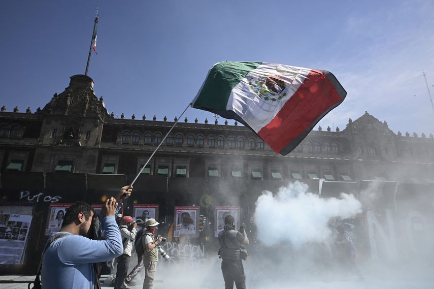 Los asistentes llegaron frente al Palacio Nacional de México