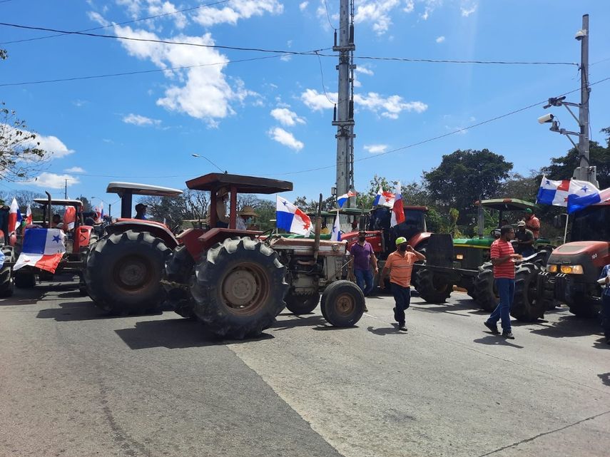 &nbsp;Los productores de arroz salieron a las calles como medida de presi&oacute;n al actual gobierno a realizar protestas en diversas partes de Chiriqu&iacute;.&nbsp;