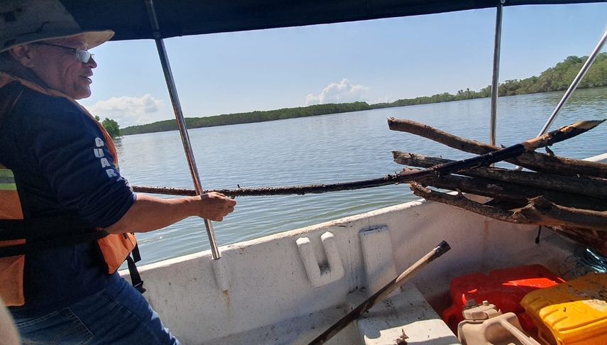 La pesca con estacas es un arte que no está permitido en la regulación vigente porque además afecta las labores de navegación