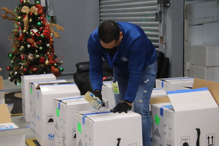 El Ministerio de Salud (MINSA) a través del Programa Ampliado de Inmunización (PAI) informó que en horas de la madrugada de hoy martes llegaron a Panamá, 75,600 dosis de la vacuna Bivalente.