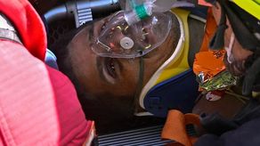 Rescatan en Venezuela a hombre tras ocho días bajo los escombros del doble terremoto