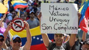 Oposición uruguaya presiona al gobierno por crisis venezolana