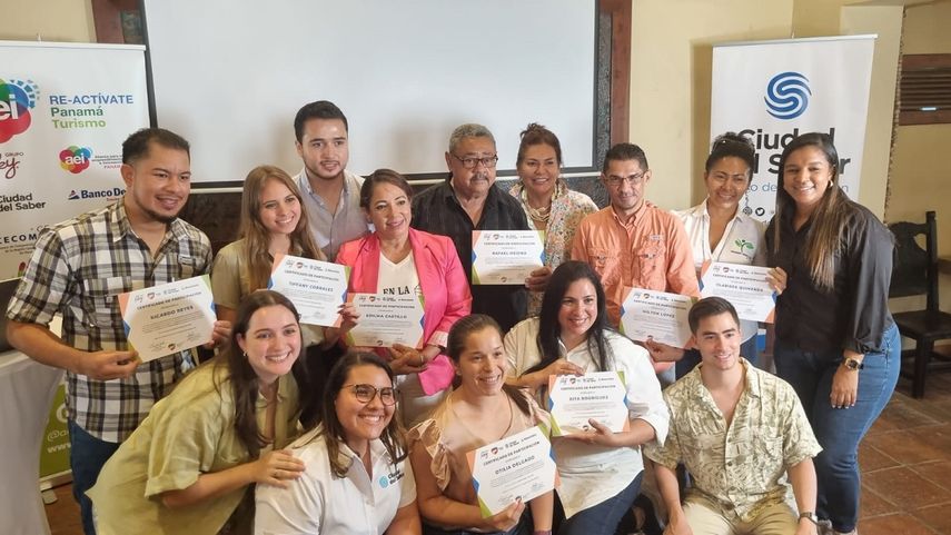 Los 50 emprendedores escogidos para participar del programa iniciaron cursos online de fortalecimiento empresarial y sectorial. 