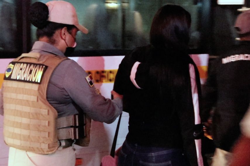 Migración: retienen 22 personas por irregularidades  