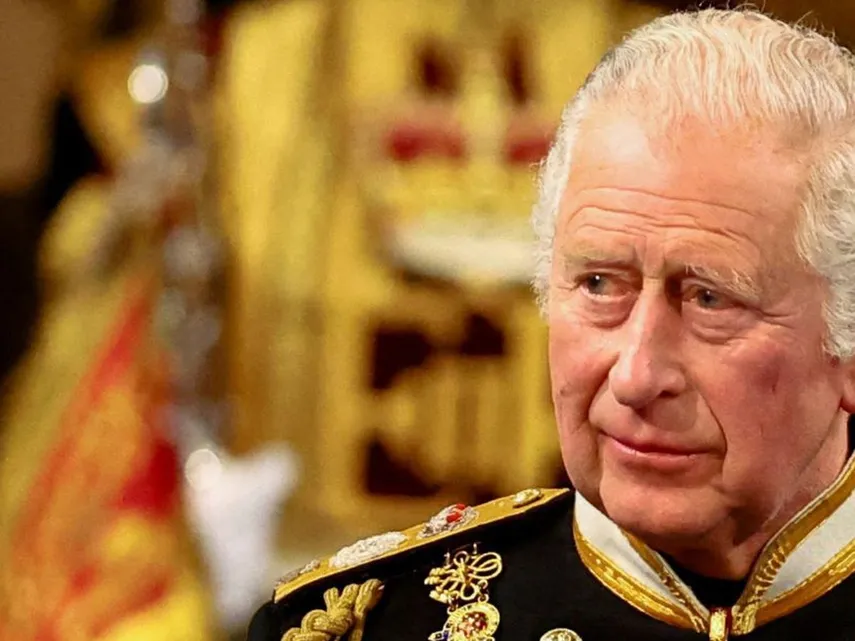 El ahora rey Carlos III ha sido una figura controvertida a lo largo de los años, desde su infidelidad cuando estaba casado con la princesa Diana y sus supuestas interferencias políticas, hasta las ocasionales meteduras de pata y los escándalos que implican a sus ayudantes. 