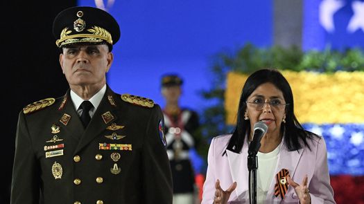 La presidenta de Venezuela, Delcy Rodríguez, destituyó el miércoles al ministro de Defensa, Vladimir Padrino, que estuvo al frente de las ideologizadas fuerzas armadas durante más de una década. La presidenta de Venezuela, Delcy Rodríguez, destituyó el miércoles al ministro de Defensa, Vladimir Padrino, que estuvo al frente de las ideologizadas fuerzas armadas durante más de una década.