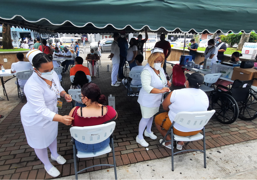 Asistencia masiva a vacunación en centros fijos de David