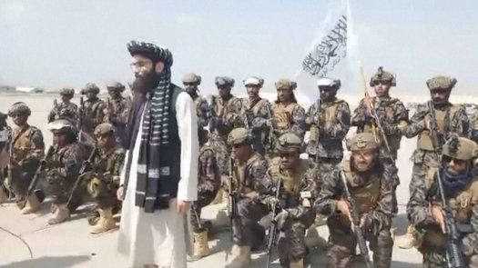 Talibanes celebran primer día sin tropas extranjeras en Afganistán