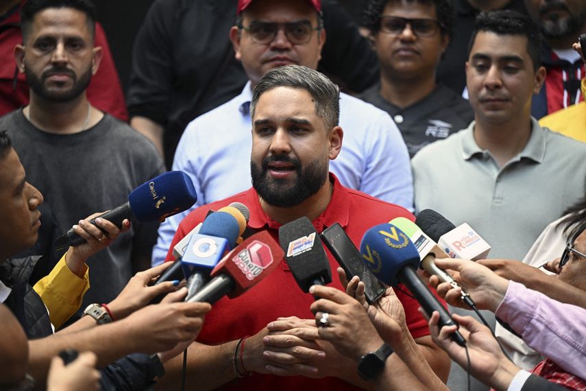 No nos van a ver débiles