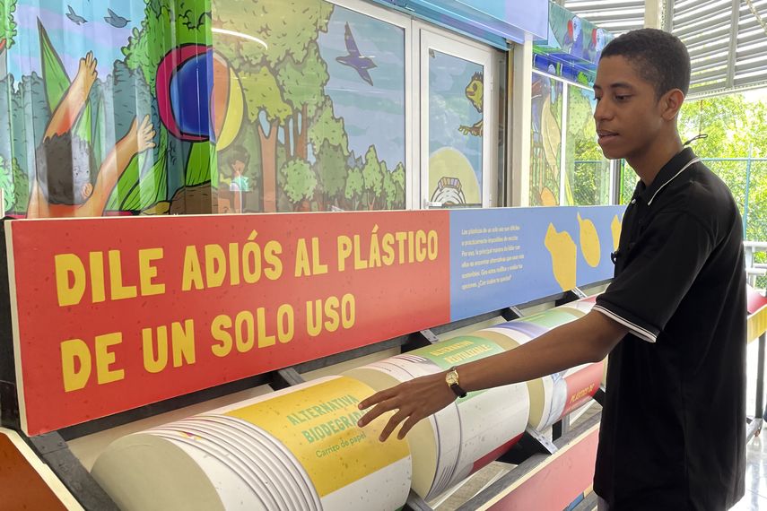 El centro de educación ambiental 'La Casa de Wanda' fue inaugurado este miércoles en Panamá con el objetivo de concienciar sobre el problema de los plásticos en los ríos y que además explica el funcionamiento de 'Wanda', un sistema que pesca basura flotante en un contaminado afluente capitalino. El centro de educación ambiental 'La Casa de Wanda' fue inaugurado este miércoles en Panamá con el objetivo de concienciar sobre el problema de los plásticos en los ríos y que además explica el funcionamiento de 'Wanda', un sistema que pesca basura flotante en un contaminado afluente capitalino. 