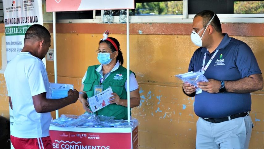 Promotores y educadores del Minsa se desplazaron por las principales calles de David y el área del terminal de transporte