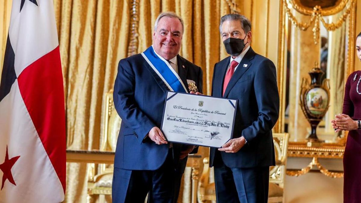 Cortizo es condecorado con Orden de Malta por su eminente servicio prestado a la patria
