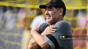 Murió Diego Maradona por paro cardíaco a los 60 años