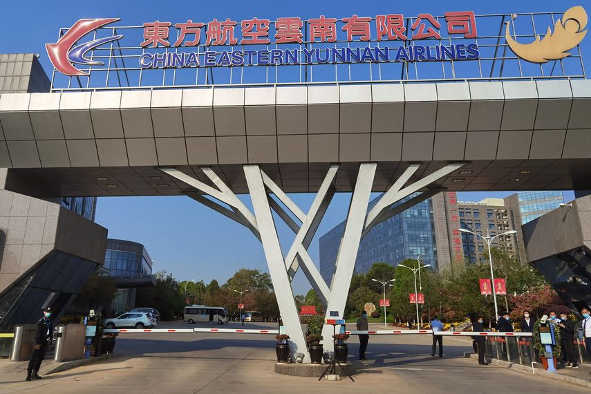 La aerolínea China Eastern, consultada por la AFP, no ha emitido por ahora ningún comentario al respecto, si bien el lunes por la tarde, había cambiado los colores de su web a blanco y negro. 