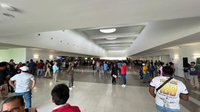Largas filas en las ventanillas para citas de la Ciudad de la Salud.