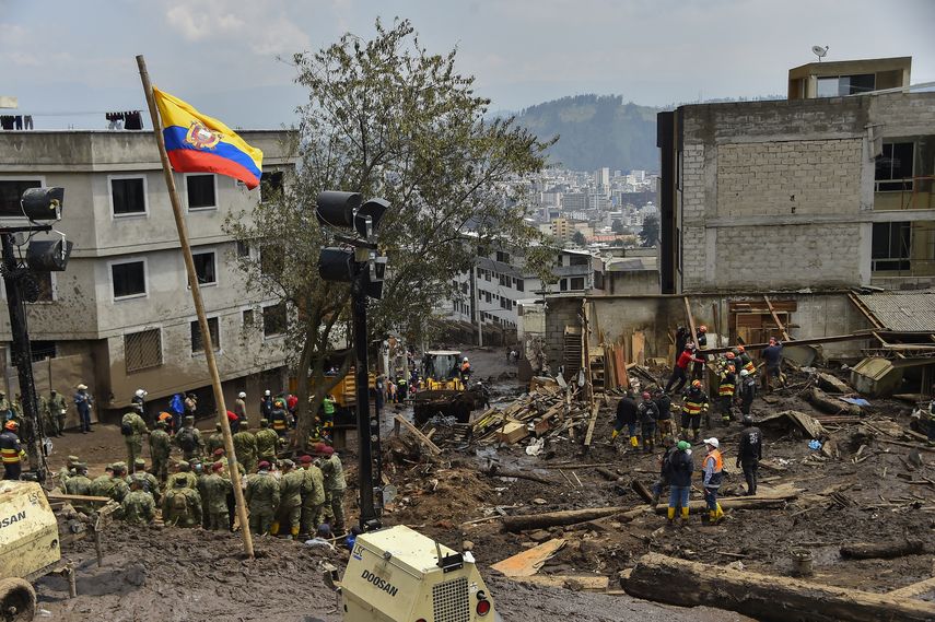Aluvión que golpeó a Ecuador dejó 27 muertos y 53 heridos