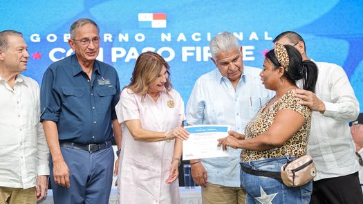 El presidente de la República, José Raúl Mulino, desarrolló este jueves una jornada de trabajo en la provincia de Herrera, marcada por la inauguración de infraestructura educativa, el inicio de un proyecto estratégico de agua potable y la entrega de viviendas de interés social. El presidente de la República, José Raúl Mulino, desarrolló este jueves una jornada de trabajo en la provincia de Herrera, marcada por la inauguración de infraestructura educativa, el inicio de un proyecto estratégico de agua potable y la entrega de viviendas de interés social.