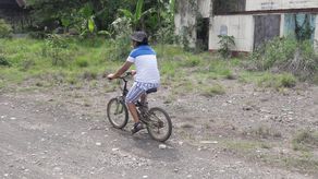 Los residentes y productores de Barú no solo carecen de agua potable y de proyectos que impulsen la economía, sino también de vías de acceso.
