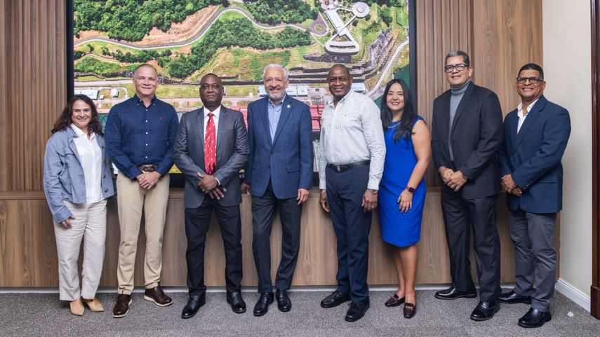 El administrador del Canal de Panamá, Ricaurte Vásquez destacó que el acuerdo se logró en tiempo récord. El administrador del Canal de Panamá, Ricaurte Vásquez destacó que el acuerdo se logró en tiempo récord.