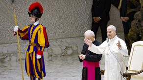 El papa León XIV lamentó esta semana, durante el consistorio con cardenales de todo el mundo, que la Iglesia cerrase la puerta a las víctimas de abusos, lo que hizo que su dolor fuese más fuerte, informó este sábado la Santa Sede.&nbsp;