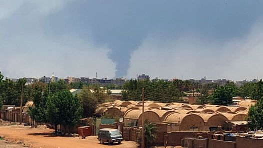 Fuertes explosiones sacuden la capital de Sudán, según habitantes