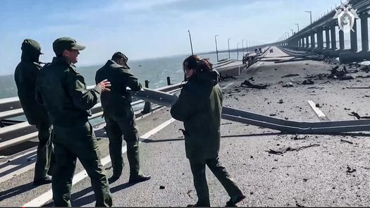 La defensa de Rusia derriba drones ucranianos en el estratégico puente de Crimea