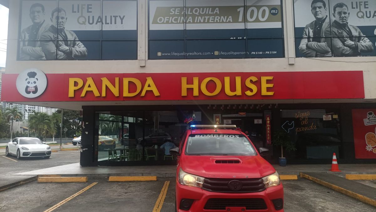 Unidades del Benemérito Cuerpo de Bomberos de la República de Panamá (BCBRP) atendieron, a primeras horas del 25 de diciembre, una llamada de emergencia por una situación de riesgo registrada en el restaurante Panda House. Unidades del Benemérito Cuerpo de Bomberos de la República de Panamá (BCBRP) atendieron, a primeras horas del 25 de diciembre, una llamada de emergencia por una situación de riesgo registrada en el restaurante Panda House.