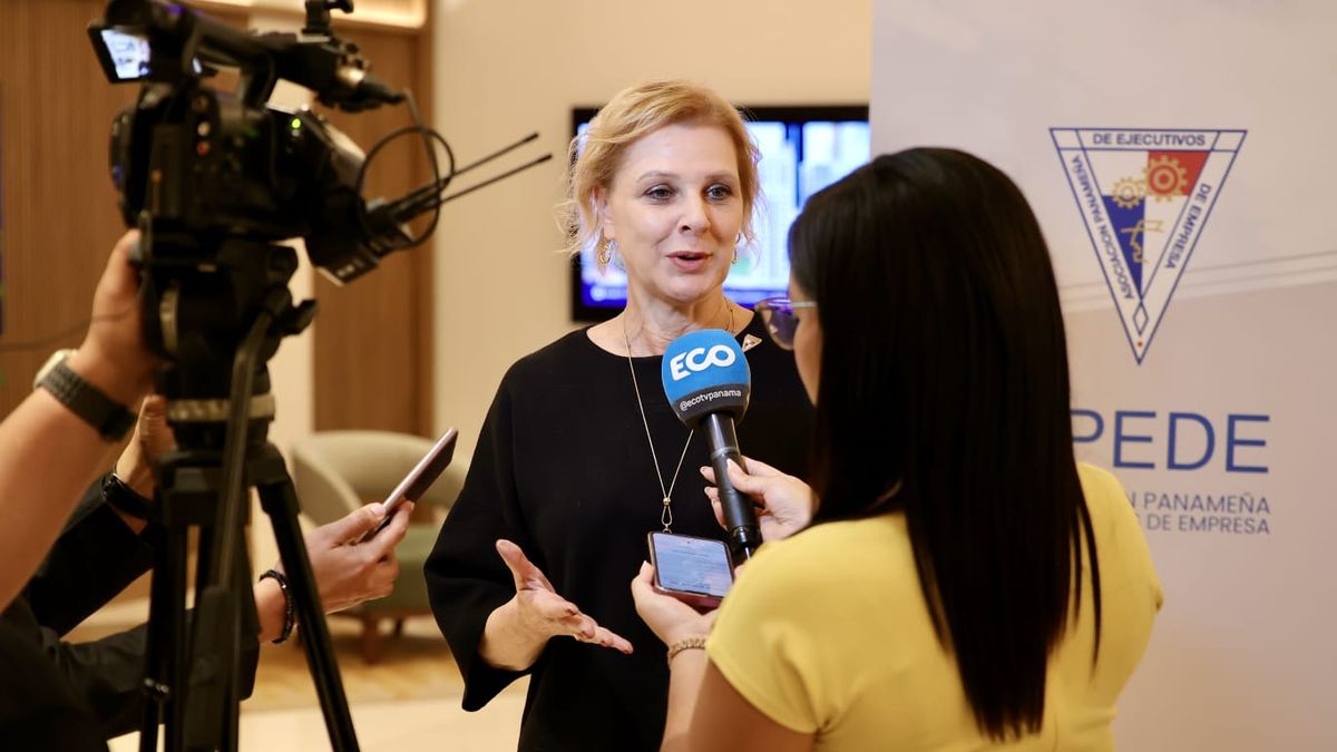 La presidenta de Apede, Giulia De Sanctis, dio detalles del informe mensual. La presidenta de Apede, Giulia De Sanctis, dio detalles del informe mensual.