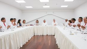 El presidente de la República, José Raúl Mulino, atendió hoy a los representantes de corregimiento del distrito de Colón, a quienes prometió el respaldo del Gobierno Central a sus proyectos.&nbsp;
