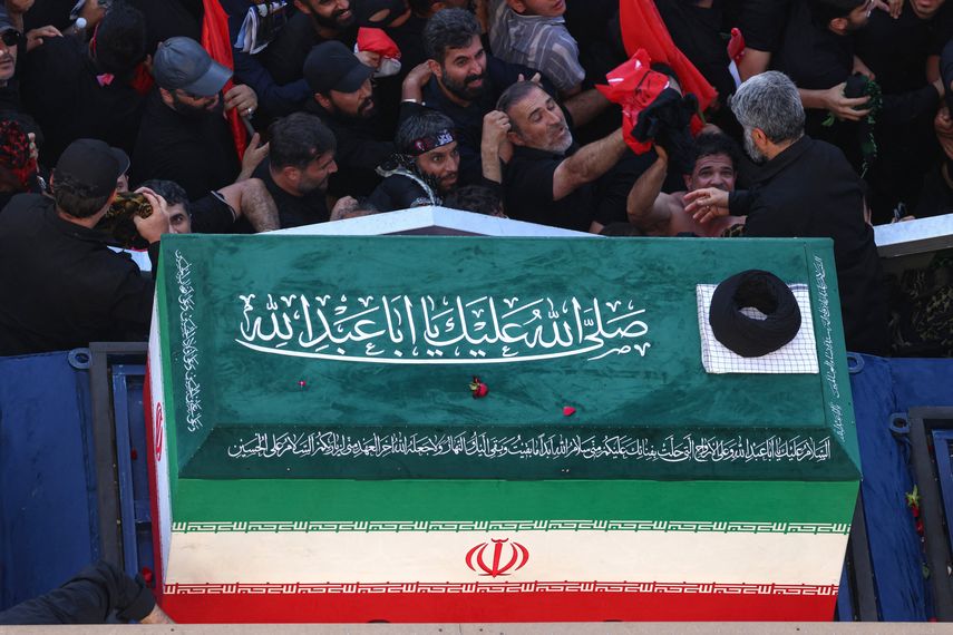 Irán sepulta al líder supremo Alí Jamenei entre llamamientos a la venganza