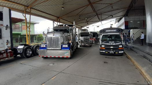 Cierre por más de 30 horas en la frontera genera pérdidas económicas