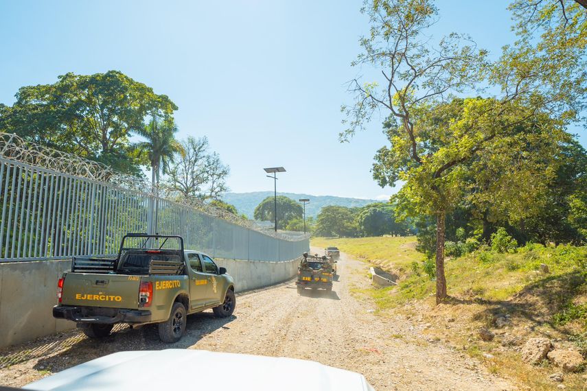 La primera fase del muro fronterizo dominicano con Haití está al 84%
