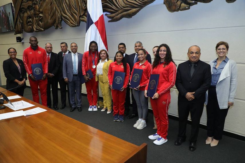 Asamblea Nacional rinde reconocimiento a atletas olímpicos de París-2024