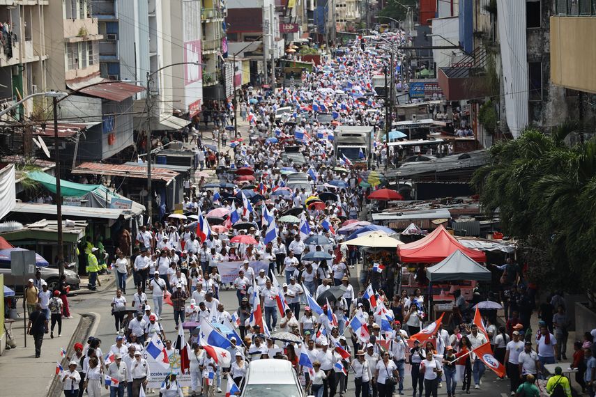 (CCIAP) alzó la voz este domingo en su tradicional Cámara Opina ante la ola de protestas, cierres de calles y paralizaciones que afectan al país en los últimos días. (CCIAP) alzó la voz este domingo en su tradicional Cámara Opina ante la ola de protestas, cierres de calles y paralizaciones que afectan al país en los últimos días.