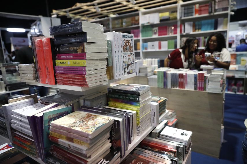 España dona 600 libros a Panamá para Feria Internacional del Libro
