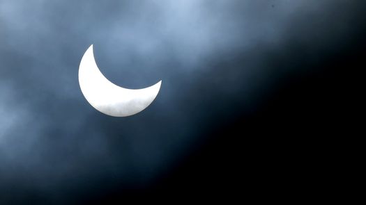 Eclipse solar total sobre el Pacífico deslumbra a observadores