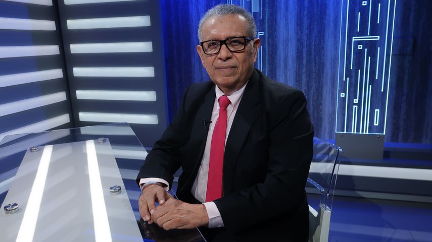 Francisco Bustamante duda sobre medidas de medicamentos