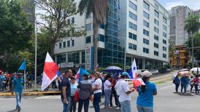 Ministerio de Educación confirma retención de salarios a 17