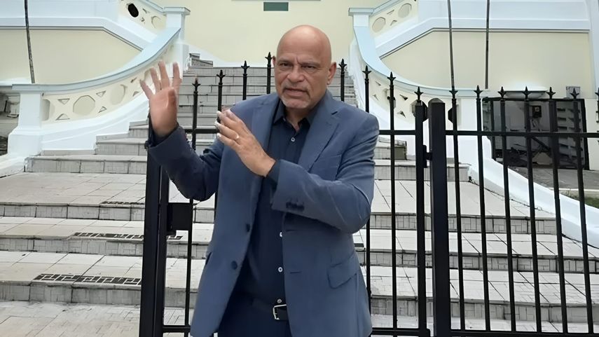 El diputado Ernesto Cedeño acudió a la Procuraduría de la Administración.