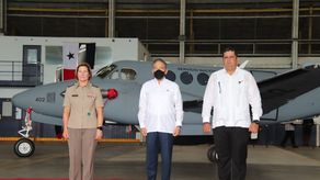 Estados Unidos dona a Panamá aeronave de patrullaje