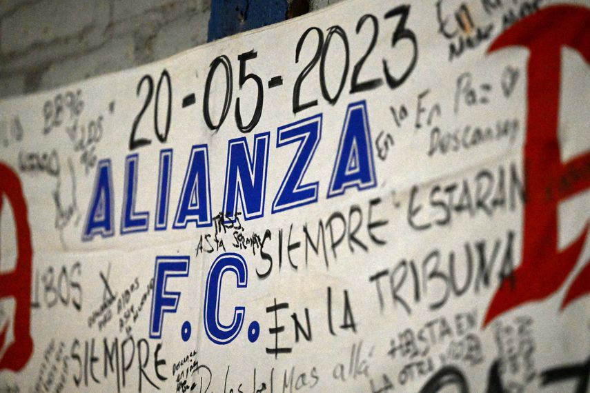 El Salvador sanciona a club Alianza por estampida mortal